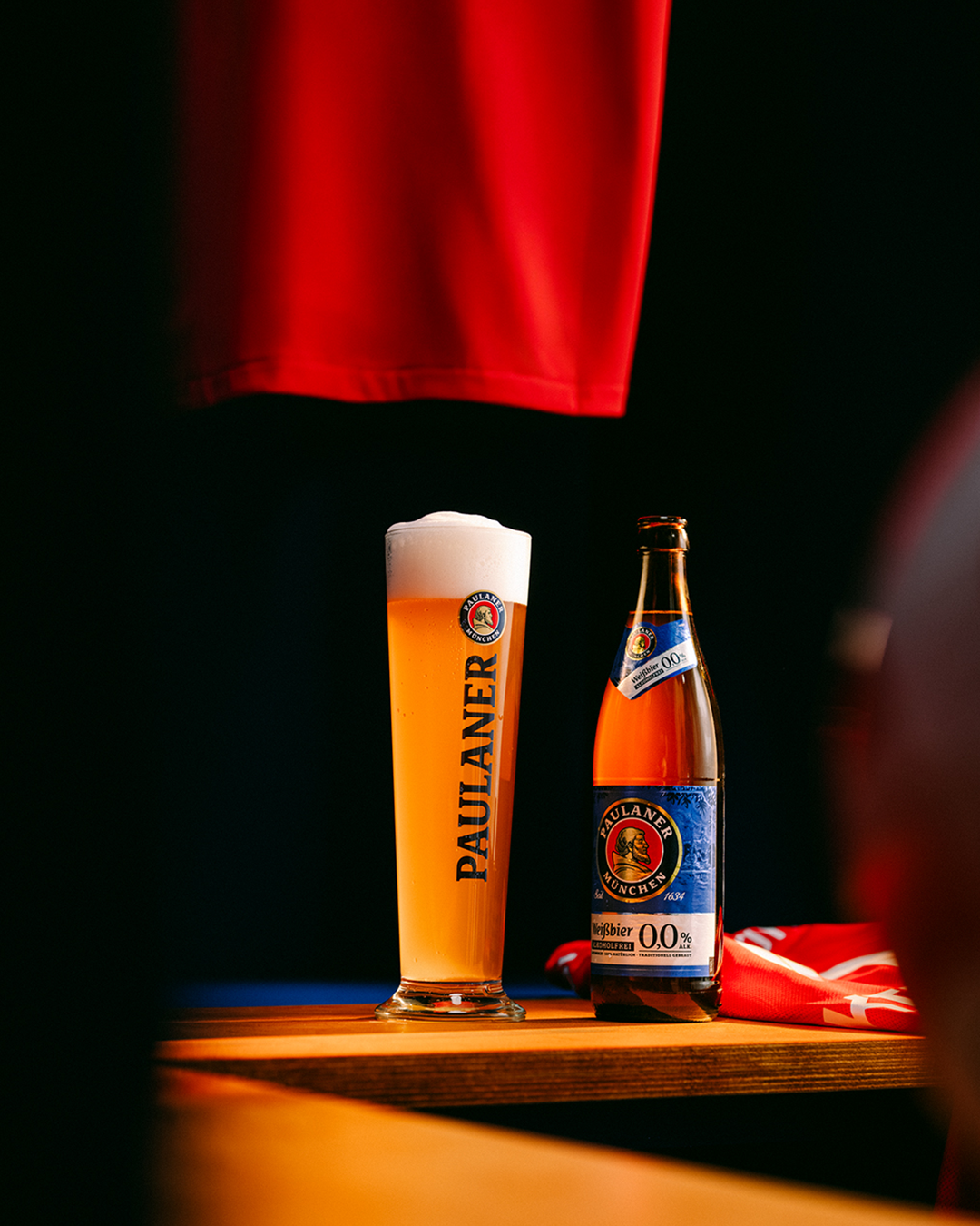 Paulaner Weißbier im Glas und in der Flasche